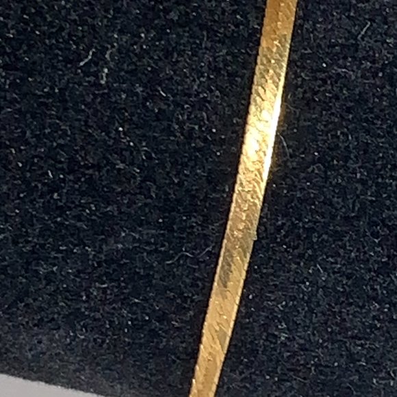 7 1/2 long 14 Kt Gold Herringbone Bracelet - Picture 5 of 10